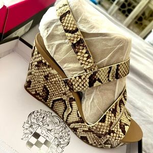 New in Box - Vince Camuto Velley Platform Wedge in Oatmeal Snakeskin Print